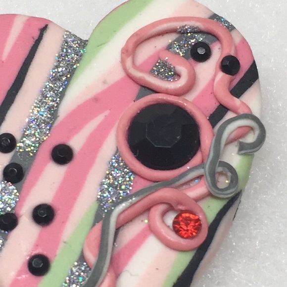 Beautiful One of a Kind Heart Brooch Rhinestones - Picture 4 of 16